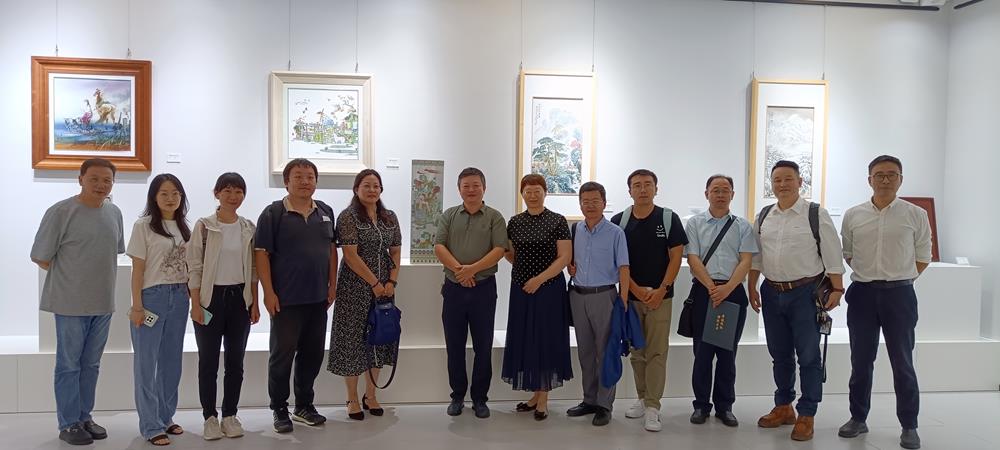 中國(guó)社會(huì)科學(xué)院西亞非洲研究所安全研究室調(diào)研組調(diào)研美術(shù)館，共促文化藝術(shù)交流